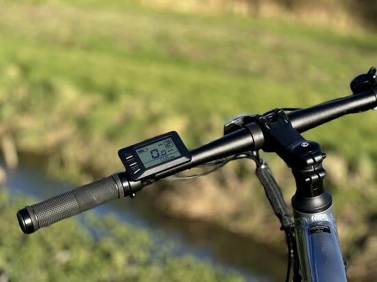 Basis Protocol Hybrid Electric Bike, Integrated Battery, 700c Wheel - Black/Green 6 Basis Protocol Hybrid Electric Bike, Integrated Battery, 700c Wheel - Black/Green - Image 4