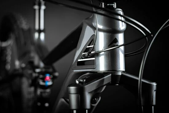 Merida EOne-Forty 9000 FS Carbon Electric Mountain Bike 4 Merida EOne-Forty 9000 FS Carbon Electric Mountain Bike - Image 2