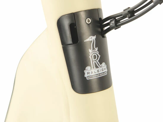 Raleigh Motus Grand Tour Derailleur Low Step Hybrid Electric Bike 2022, BOSCH Active - Cream 5 Raleigh Motus Grand Tour Derailleur Low Step Hybrid Electric Bike 2022, BOSCH Active - Cream - Image 3