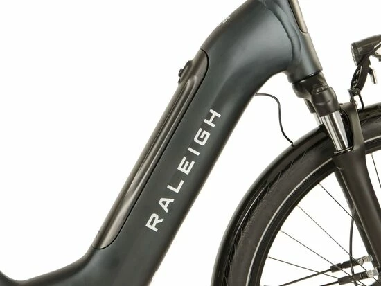 Raleigh Motus Grand Tour HUB Low Step Electric Bike 2022, BOSCH Active - Black 8 Raleigh Motus Grand Tour HUB Low Step Electric Bike 2022, BOSCH Active - Black - Image 6